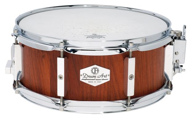 blank The aluminium lugs are machined in-house, as are the tension rods and snare straining mechanism